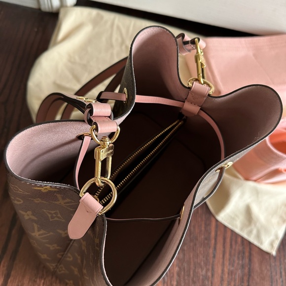 Louis Vuitton Neonoe - Picture 12 of 15